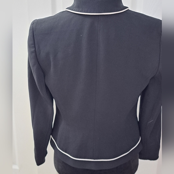 Ann Taylor Classic Style Jacket For Every Woman   Size 6P - Picture 4 of 10
